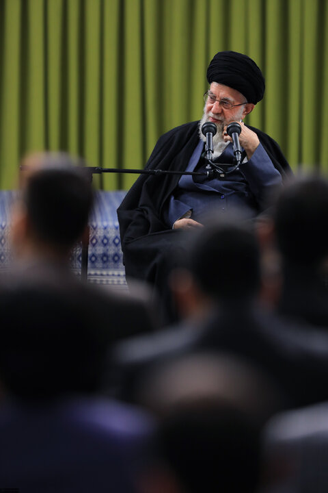 دیدار شاعران با رهبری