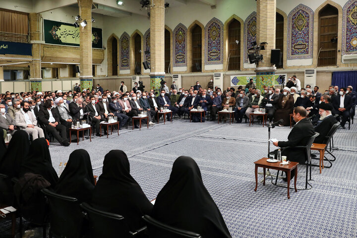 دیدار شاعران با رهبری
