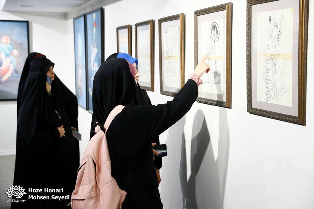 گزارش تصویری/ افتتاح نمایشگاه آثار هنرمند و اسیر عراقی با عنوان «حکایت رهایی»