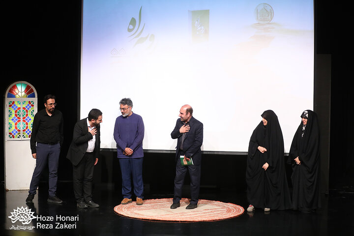گزارش تصویری/ رونمایی کتاب رو به راه به قلم فاطمه سادات مظلومی