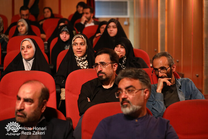 گزارش تصویری/ رونمایی کتاب رو به راه به قلم فاطمه سادات مظلومی