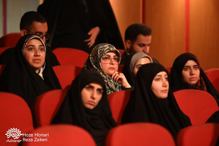 گزارش تصویری/ رونمایی کتاب رو به راه به قلم فاطمه سادات مظلومی