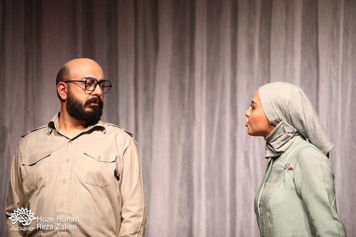نمايش «تكه‌هاي سنگين سرب»