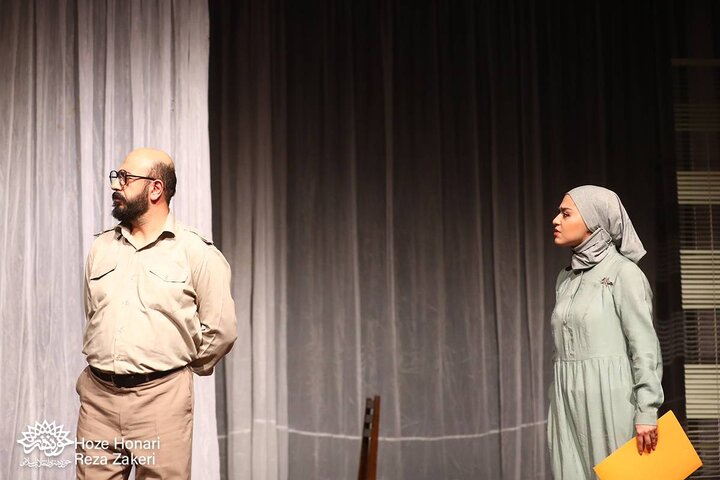 نمايش «تكه‌هاي سنگين سرب»