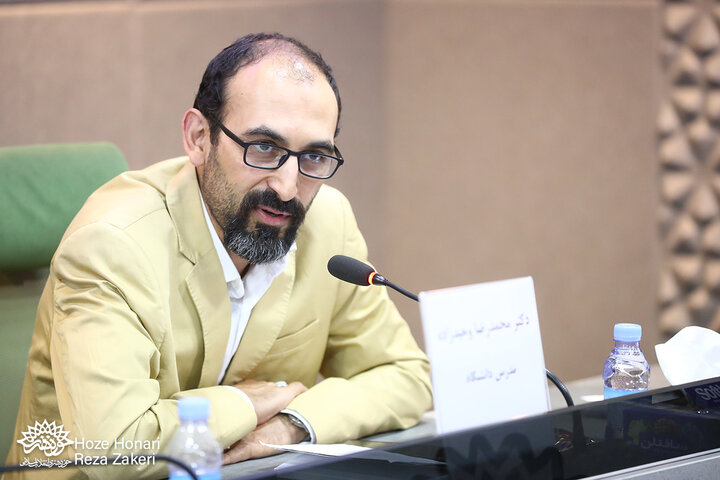 نقد و بررسی کتاب «پرچم در اهتزاز»