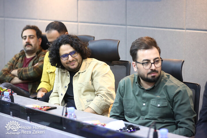 نقد و بررسی کتاب «پرچم در اهتزاز»