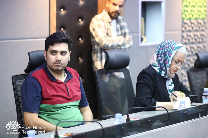 نقد و بررسی کتاب «پرچم در اهتزاز»