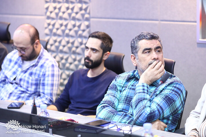 نقد و بررسی کتاب «پرچم در اهتزاز»