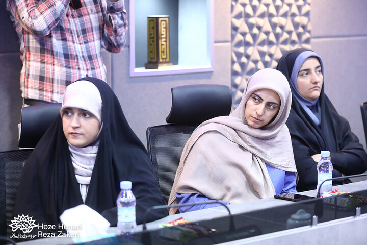 نقد و بررسی کتاب «پرچم در اهتزاز»