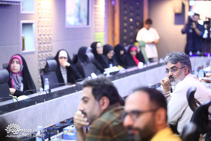 نقد و بررسی کتاب «پرچم در اهتزاز»