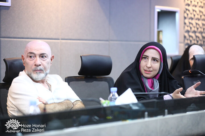 نقد و بررسی کتاب «پرچم در اهتزاز»