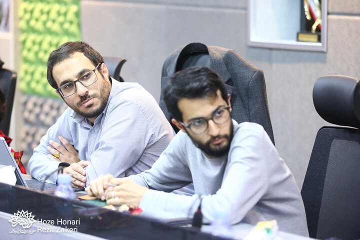 نقد و بررسی کتاب «پرچم در اهتزاز»
