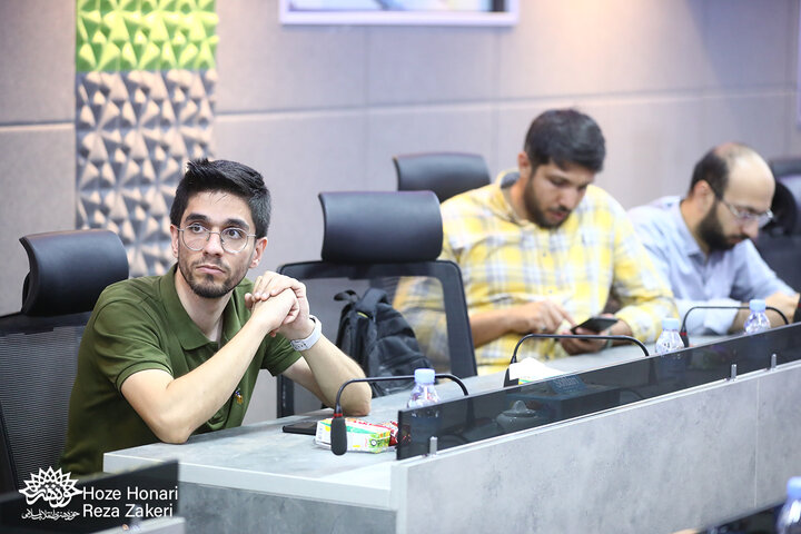 نقد و بررسی کتاب «پرچم در اهتزاز»
