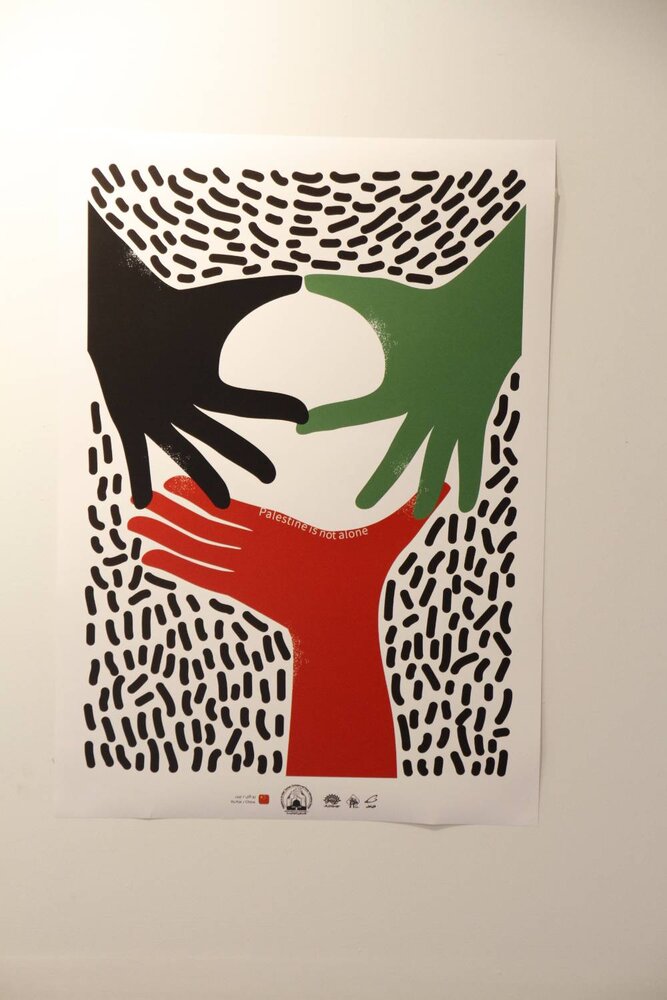 نمایشگاه پوستر «فلسطین تنها نیست» را در نگارخانه آیه ببینید