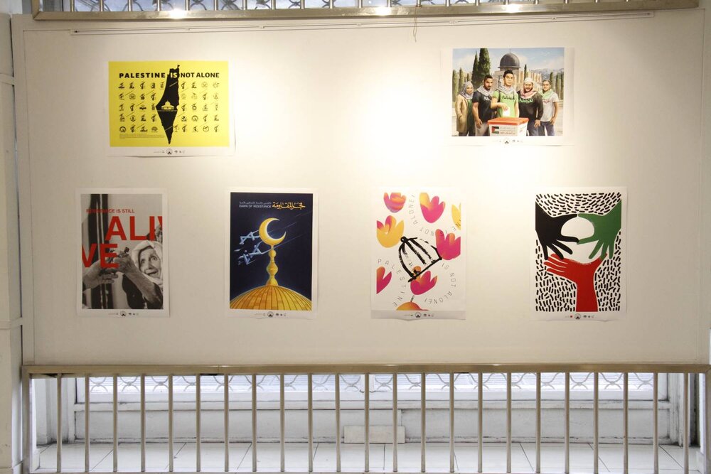 نمایشگاه پوستر «فلسطین تنها نیست» را در نگارخانه آیه ببینید