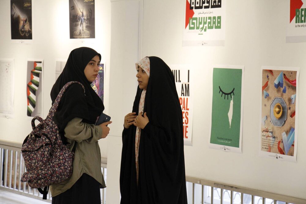 نمایشگاه پوستر «فلسطین تنها نیست» را در نگارخانه آیه ببینید
