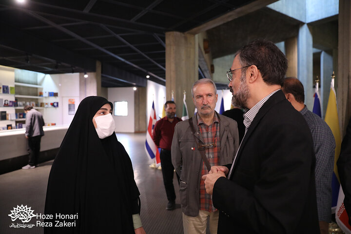 بازدید زینب سلیمانی و مرتضی سرهنگی از نمایشگاه کارتون وکاریکاتور آمریکای لاتین
