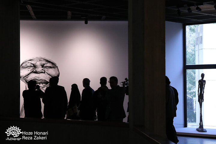 بازدید زینب سلیمانی و مرتضی سرهنگی از نمایشگاه کارتون وکاریکاتور آمریکای لاتین