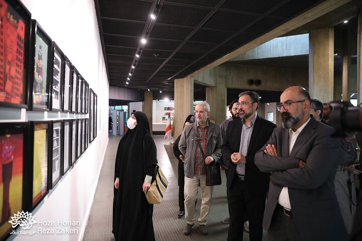 بازدید زینب سلیمانی و مرتضی سرهنگی از نمایشگاه کارتون وکاریکاتور آمریکای لاتین