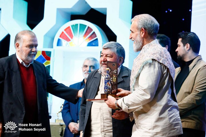 352اُمین برنامه شب خاطره با رونمایی از کتاب میاندار