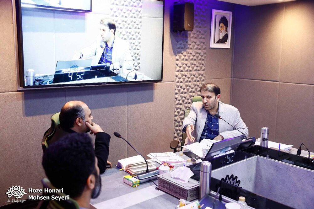 زبان چون نان شب واجب است