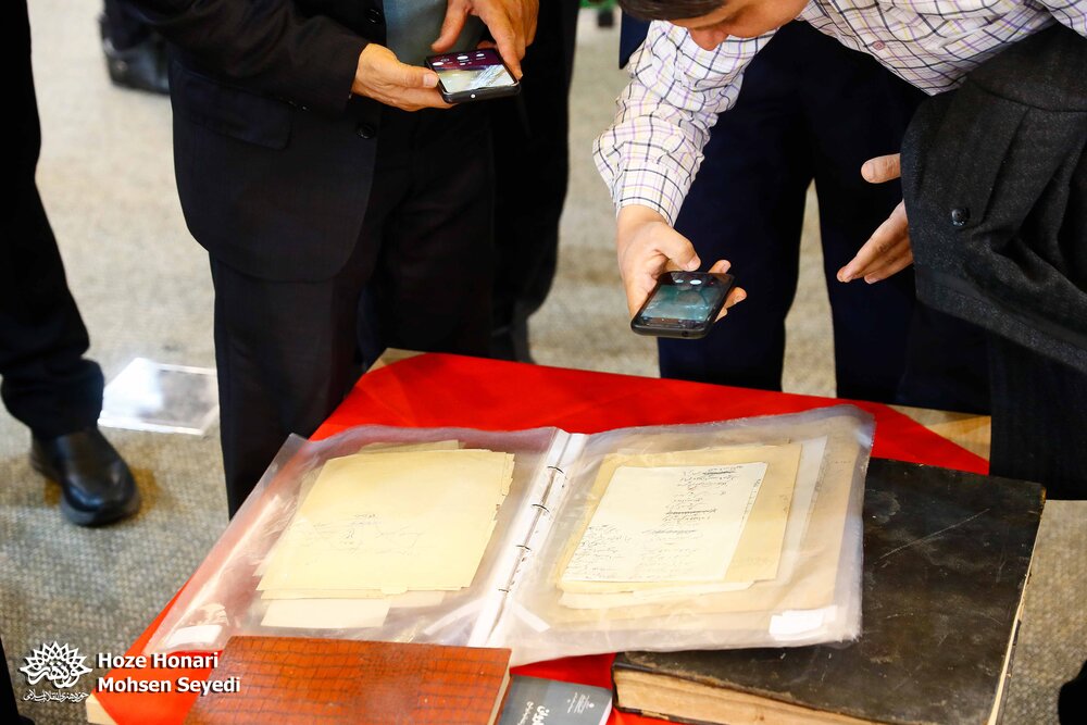 حداد عادل: «مردم» قهرمان ادبیات پایداری هستند