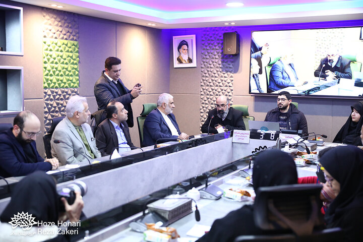 نشست و افتتاح نمایشگاه کارتون و کاریکاتور «بیمارستان منطقه جنگی نیست»