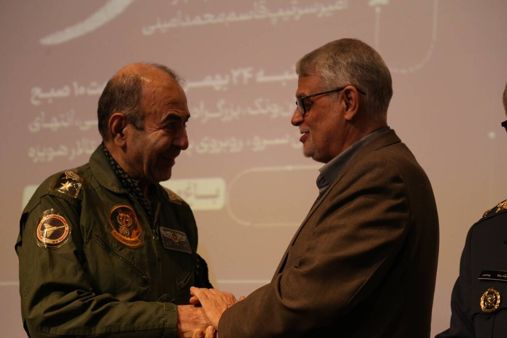 کتاب «بلندای آسمان وطن» رونمایی شد