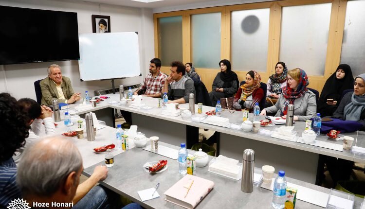 اولین جلسه گردهمی «طنزآمیز» برگزار شد