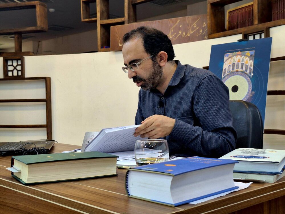 درنگ تطبیقی داستان بهرامگور فردوسی و هفتپیکر نظامی برگزار شد