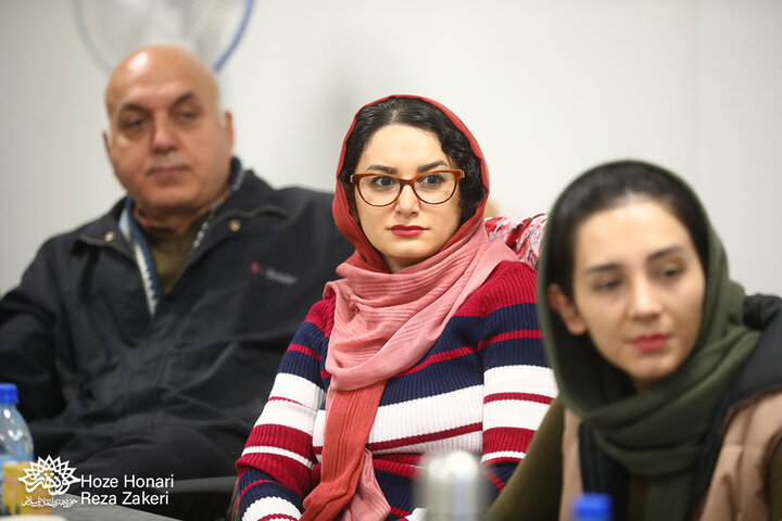 نشست طنز آمیز