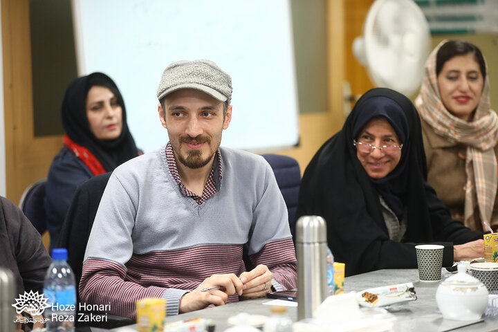 نشست طنز آمیز
