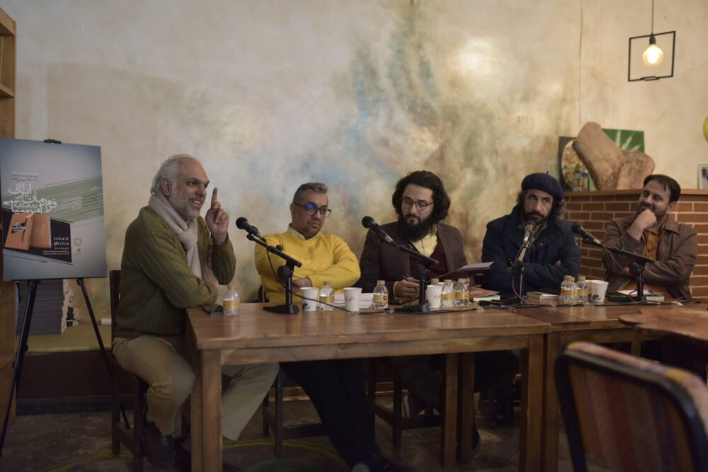 کتاب «فرم رمان ایرانی به مثابه امر سیاسی» نقد و بررسی شد