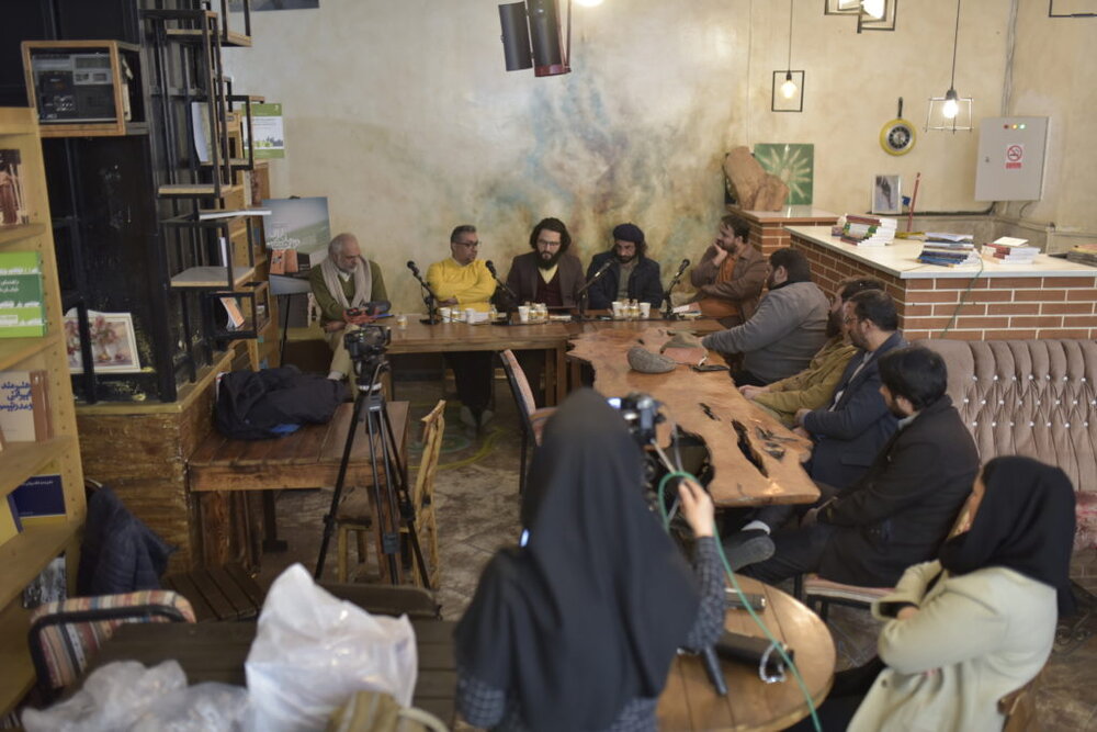 کتاب «فرم رمان ایرانی به مثابه امر سیاسی» نقد و بررسی شد