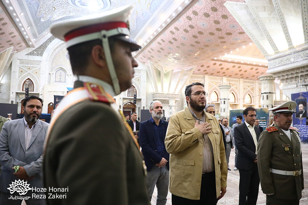 تجدید میثاق هنرمندان و مدیران حوزه هنری با آرمانهای امام خمینی(ره) و شهدا