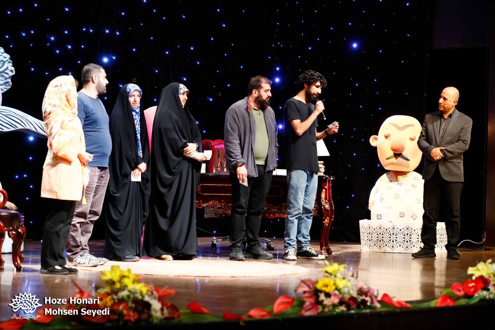 صد و هشتاد و سومین شب شعر طنز در حلقه رندان برگزار شد