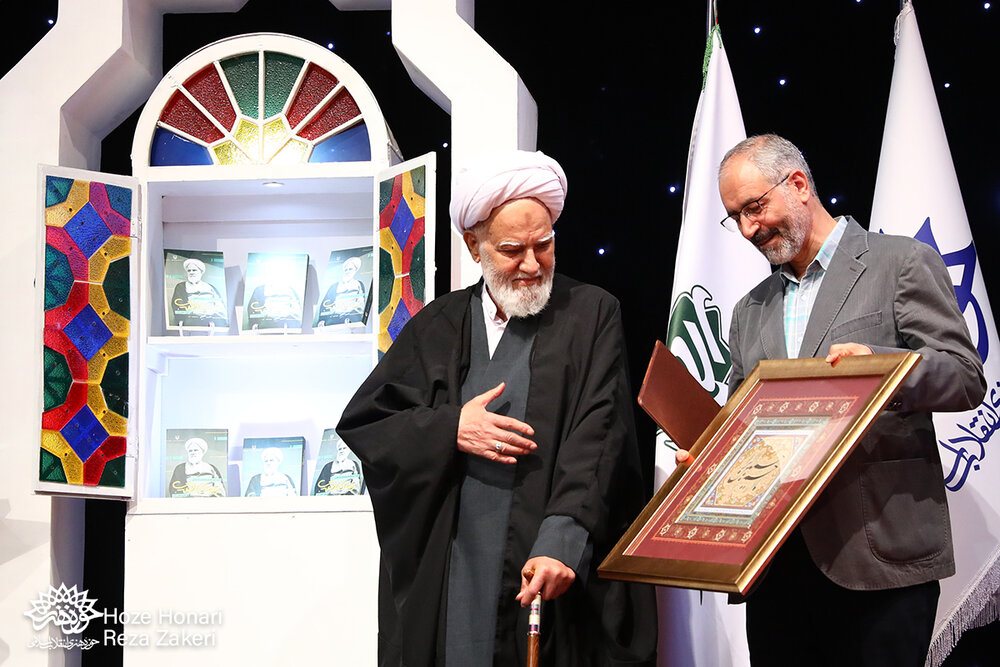 نیازمند معرفی شخصیتهایی چون حجتالاسلام مطلبی به عنوان مفاخر کشور هستیم/ حجتالاسلام مطلبی الگوی به تمام معنای یک امام جماعت موفق است