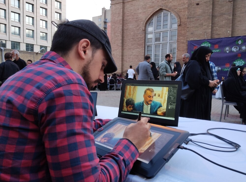 تصویر دیپلمات مقاومت بر دیوارنگاره میدان فلسطین نقش بست