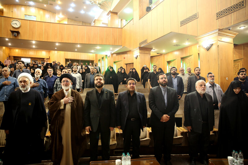 عصر شعر جمهوری گل سرخ در حرم عبدالعظیم حسنی(ع) برگزار شد