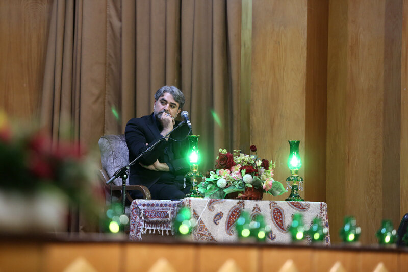 عصر شعر جمهوری گل سرخ در حرم عبدالعظیم حسنی(ع) برگزار شد