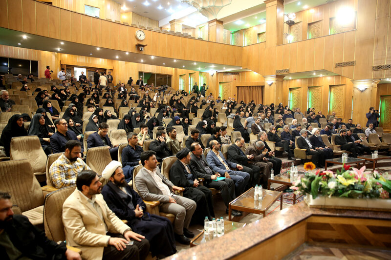 عصر شعر جمهوری گل سرخ در حرم عبدالعظیم حسنی(ع) برگزار شد