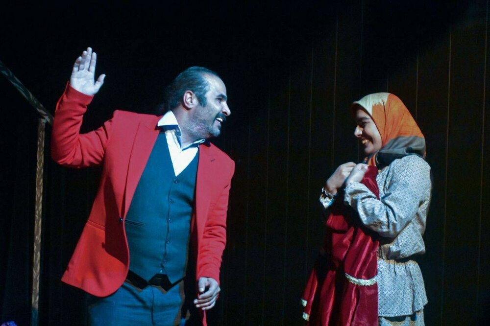 اجرای نمایش سنجاب تمدید شد