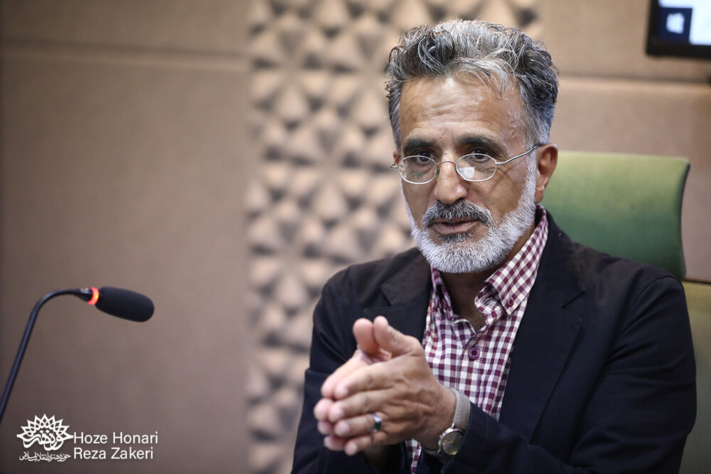 نوع تفکر شاعر ایرانی کشف است و نه خلق