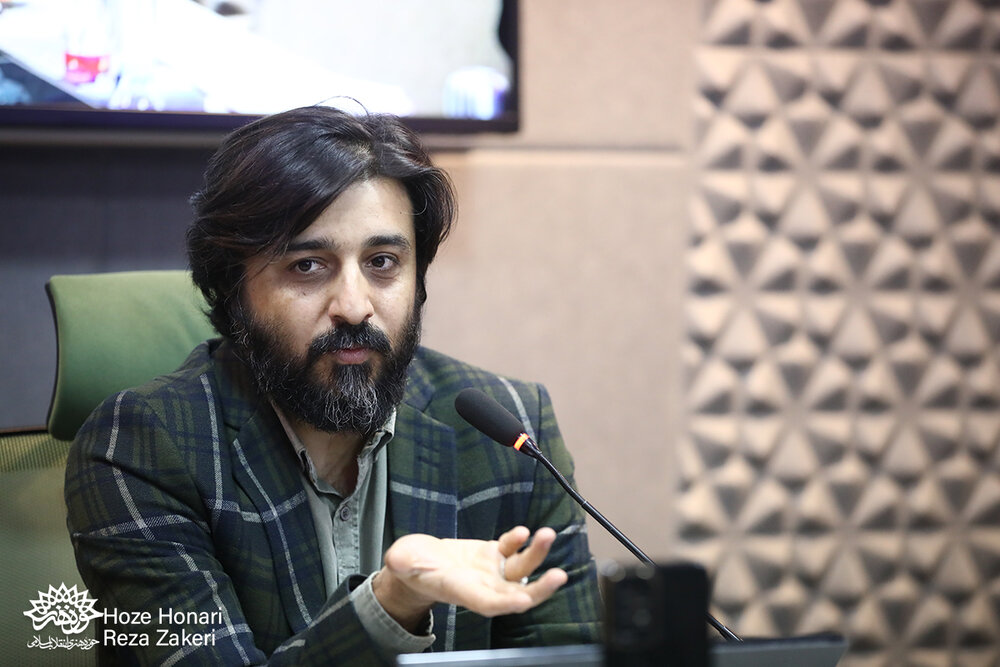 نوع تفکر شاعر ایرانی کشف است و نه خلق