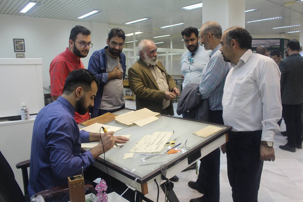 بازدید شاعران، پژوهشگران و کتابداران از کتابخانه مرحوم آیتاللهمرعشینجفی