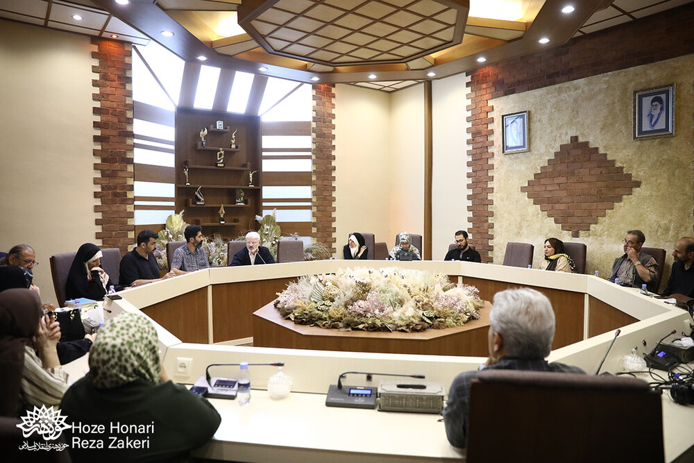 بسیاری از شاعران نتوانستهاند با خاقانی هماوردی کنند