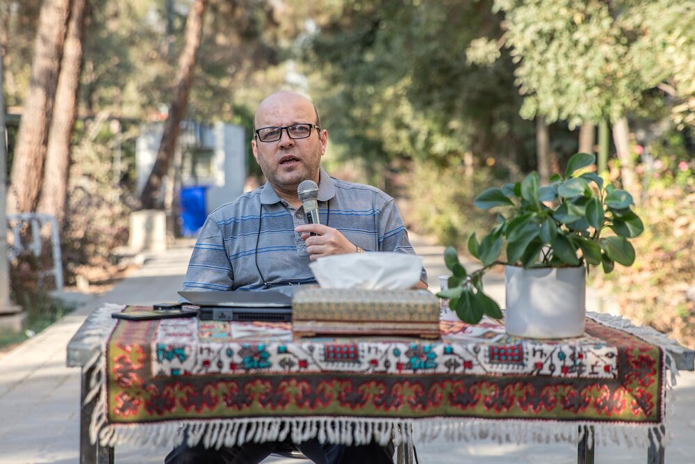 نریشنهای آوینی همگی به روح جنگ ارجاع داده میشد