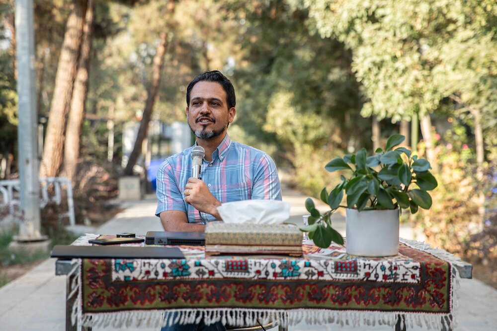 نریشنهای آوینی همگی به روح جنگ ارجاع داده میشد