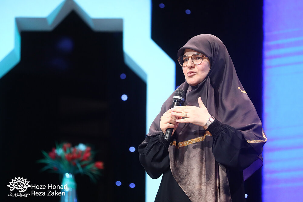 باید در مکتب سیدحسن نصرالله درس ولایت فقیه بگیریم