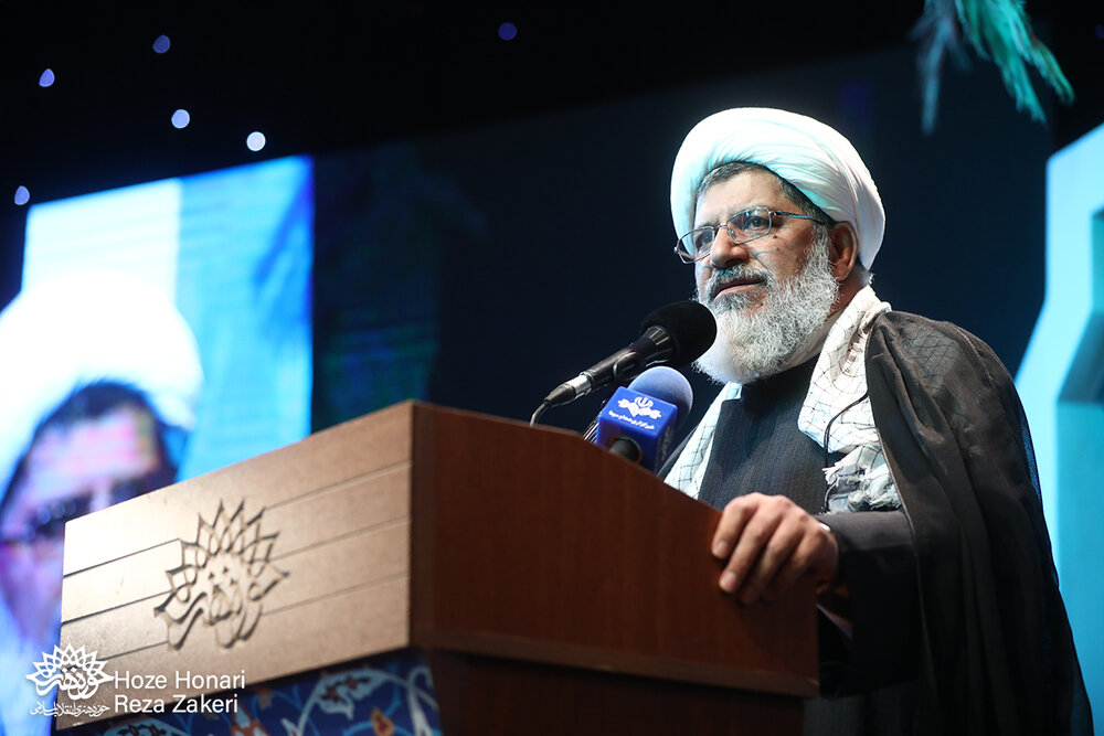 باید در مکتب سیدحسن نصرالله درس ولایت فقیه بگیریم